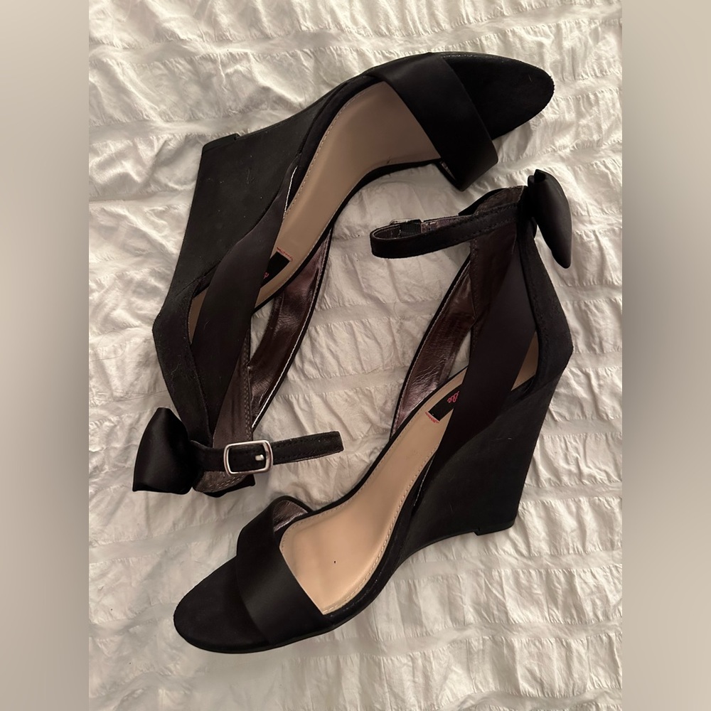 BETSY JOHNSON Betsyville Petal Wedge Heel